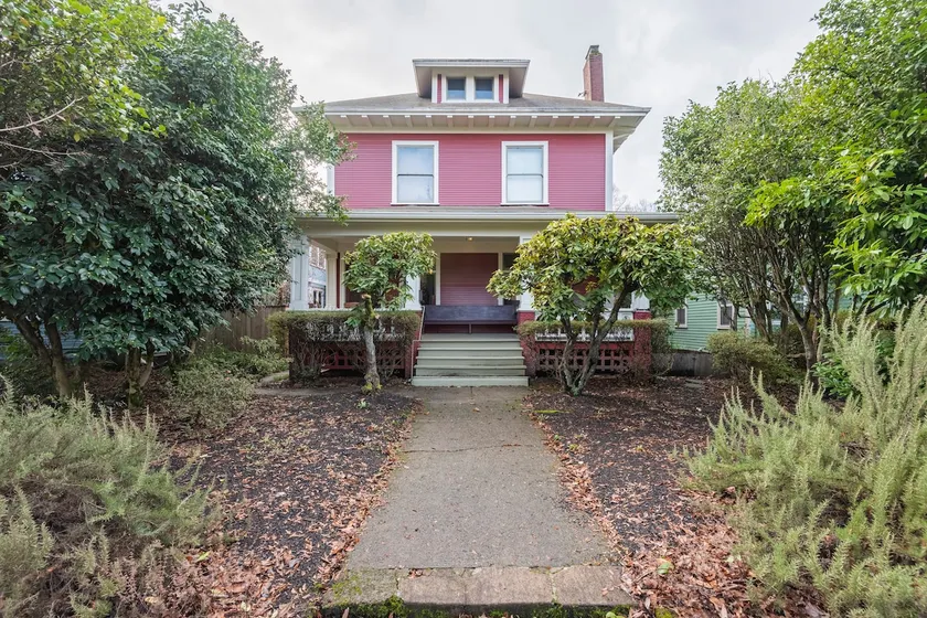 Charming Classic Ladd's/Hawthorne Gem/Sleeps 4 - Image 1