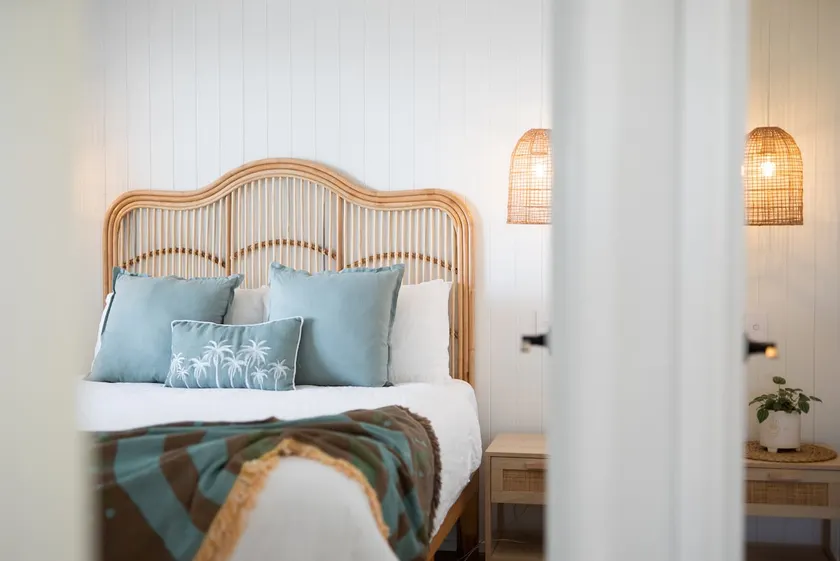 Sanbis Cabin - hidden boutique retreat, sea views - Image 1