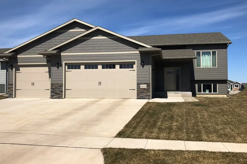 Family and Pet-Friendly 4BR Retreat - Image 1