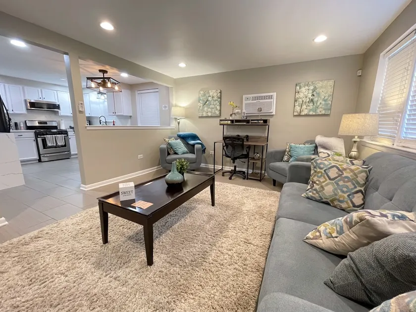 Beautiful & Cozy 2bd/1b Near O’Hare & Metra (MD-W) - Image 1