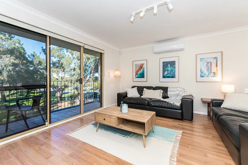 Coastal Comfort 1 King, 2 Queen beds with Park Views - Image 1