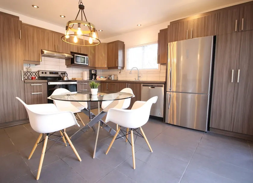 Luxurious - modern decor, Rosemont 3 bedrooms - Image 1