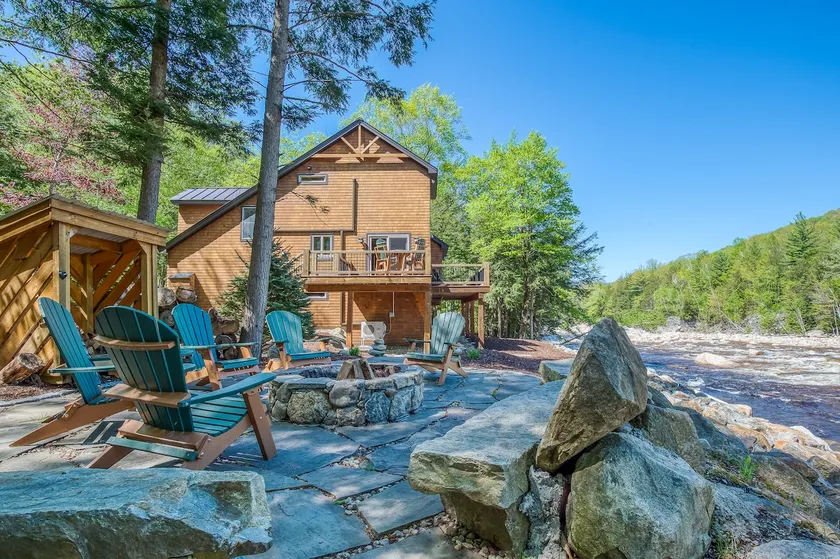 Riverfront Loon Mtn Home - Walk to Ski Lifts - Image 1