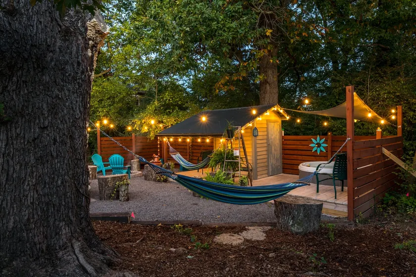Fountain City Bungalow - Hot Tub, Fire Pit & Wifi - Image 1