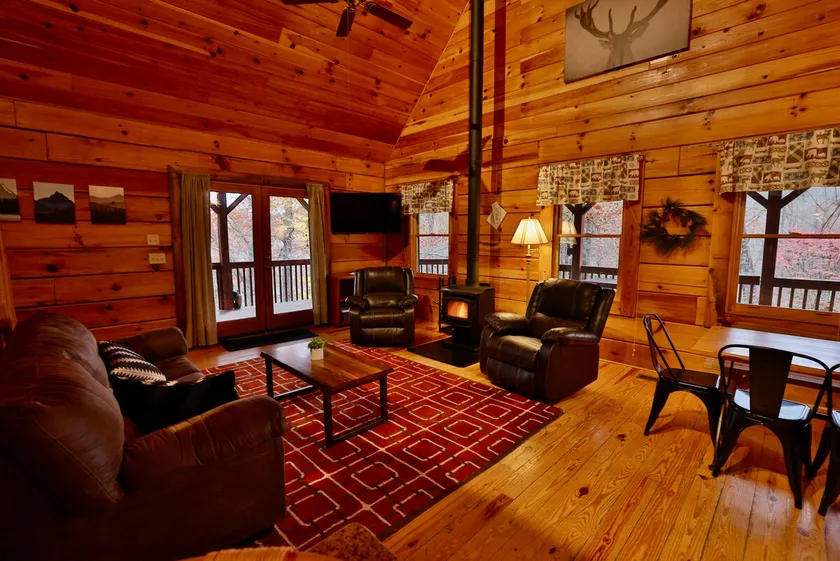 Cozy log cabin with hot tub and view of the forest - Image 1