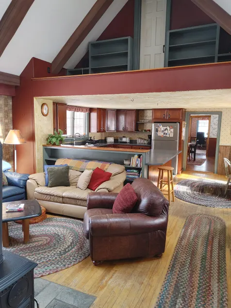 Charming farmhouse on picturesque private estate - Image 1