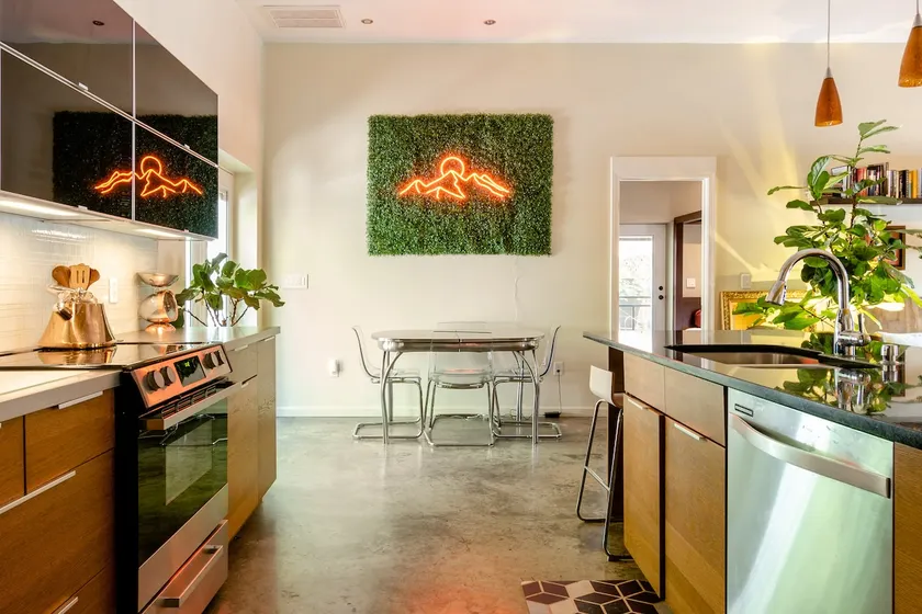 Eclectic & Romantic - Walk to Historic Downtown! - Image 1