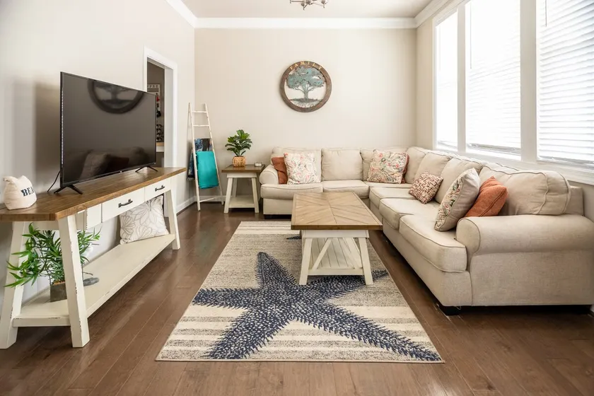 Family-Friendly 4BR Home •2 Living Rooms •Sleeps 8 - Image 1