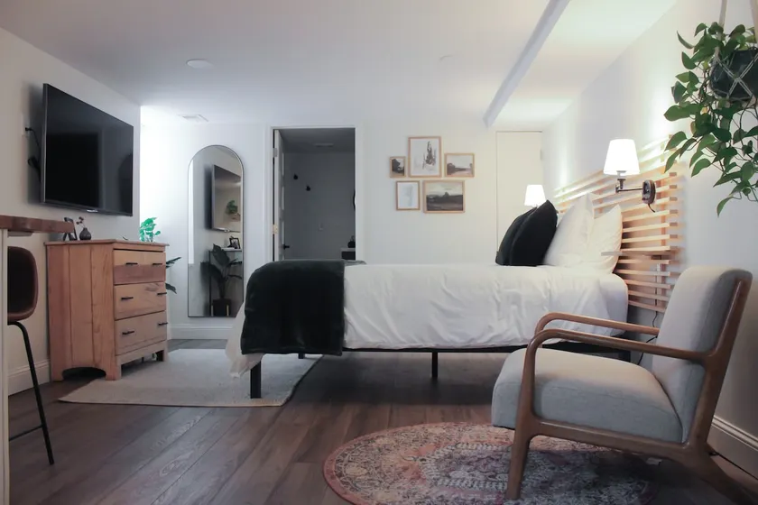 Cute One Bedroom Basement Studio - Image 1
