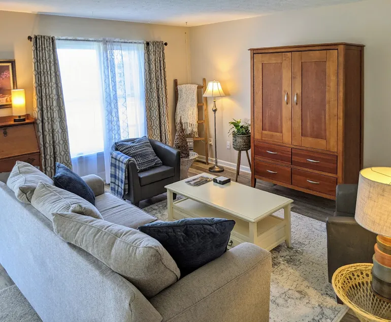 Cul-De-Sac Hideaway near ♥ of Downtown and Lake - Image 1