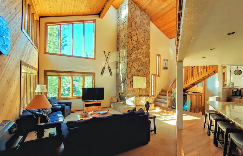 ★Spacious 6BR retreat + Fort Rock Park | w/SHARC ★ - Image 1