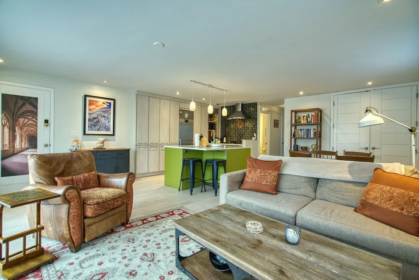 Sunny downtown apartment with Flatiron views - Image 1