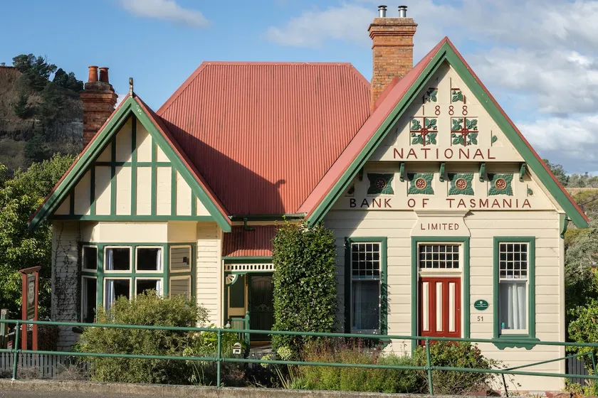 Derby Bank House- Heritage listed two bedroom old school B&B suite or a self contained cabin - Image 1