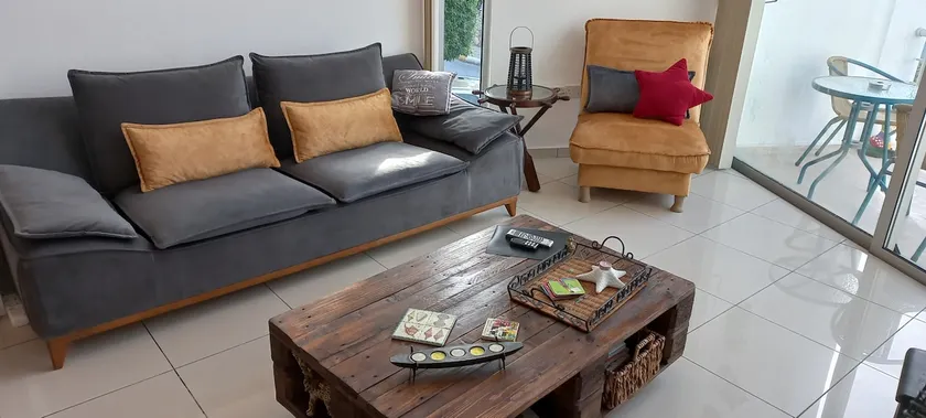 Very Clean Cool Comfy Central Loft - Merit Casino - Image 1