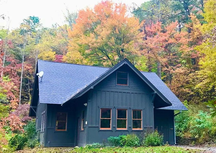 Modern Loft in the Mountains - Image 1