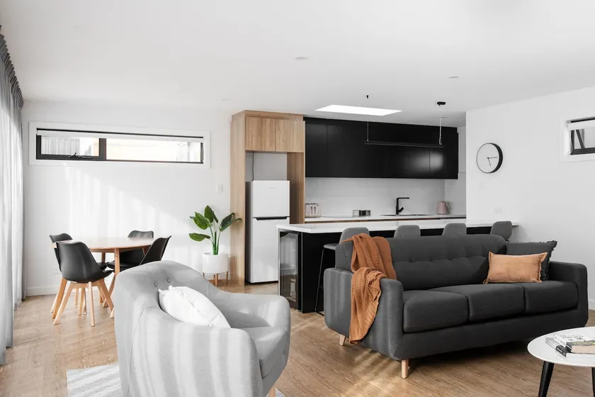 City Townhouse on Eglington - Free WIFI - Image 1
