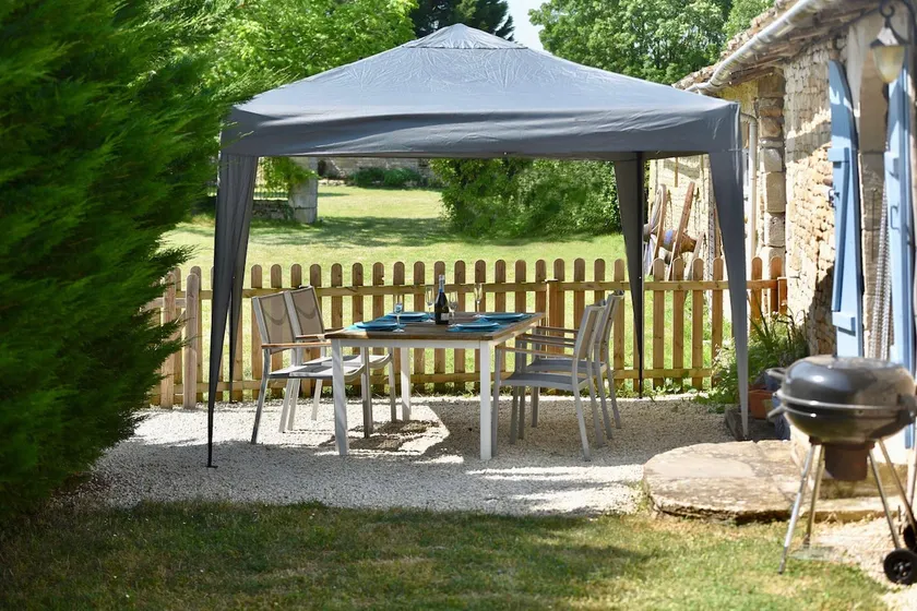 La Maison Bleue, a Rural Gite & heated pool - Image 1