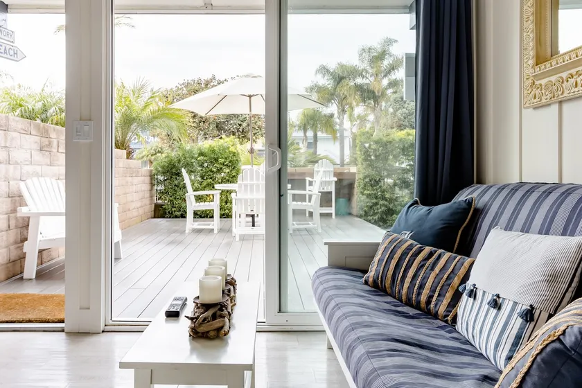 Cute condo Steps to sand w/ priv. bar, yard & deck - Image 1