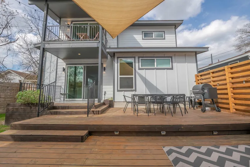 Modern 3BR Home w/ Backyard, BBQ grill & Sauna! - Image 1