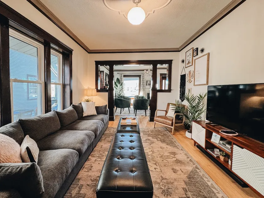2 Min Walk to Food, 15 to Pier! 4 Bedrooms 2K/2Q - Image 1