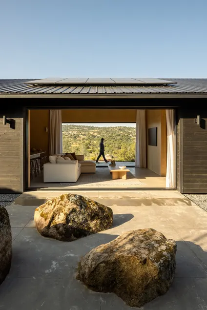 Casa Roca: Modern Cabin in 17 Acres Near Yosemite - Image 1