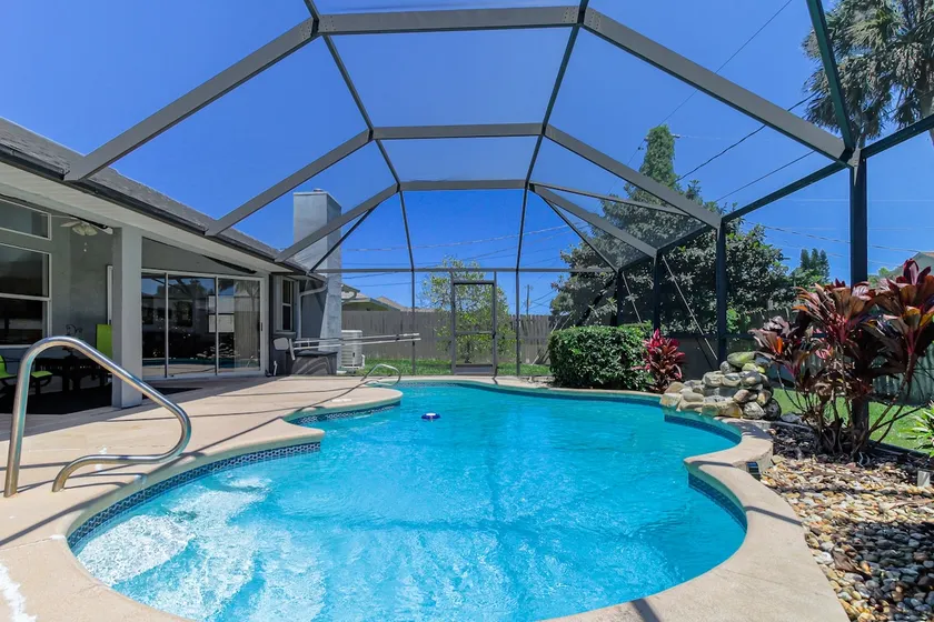 Serene and Beautiful Villa with Pool in Palm Bay - Image 1
