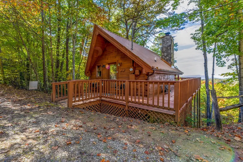 Cute Studio Cabin! Views! Private. Hot Tub. Relax! - Image 1