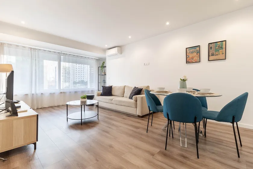 Savory Gold Apartment, Sete Rios, Lisbon, !New! - Image 1