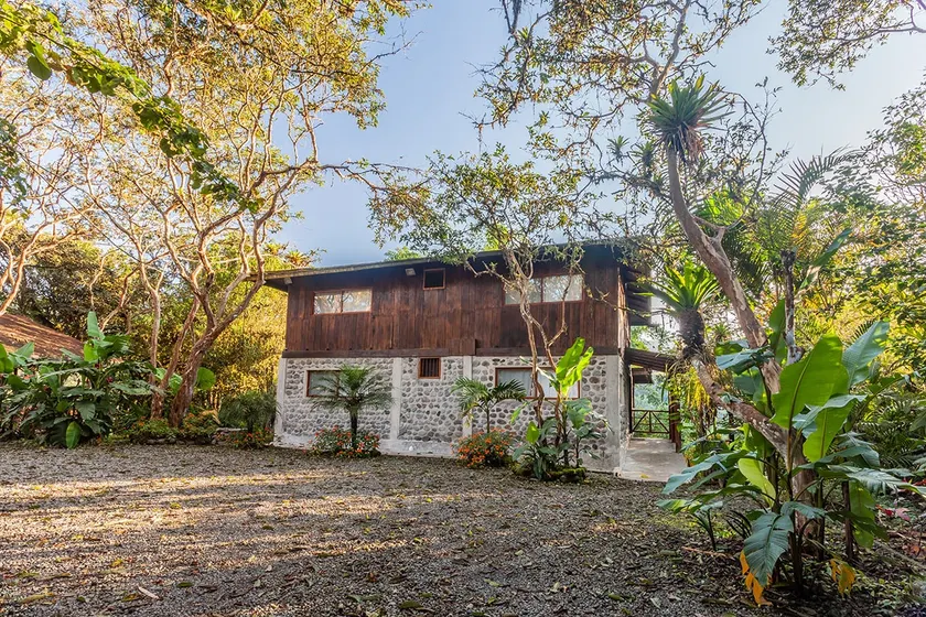 Dream House-Mindo, 4 rooms, garden, 12 pax - Image 1