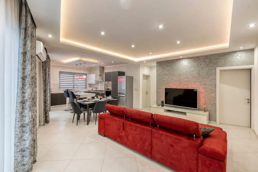 Luxury Cosy 3 Bedroom Apt in Gzira Sliema, close StJulians by walk - Image 1