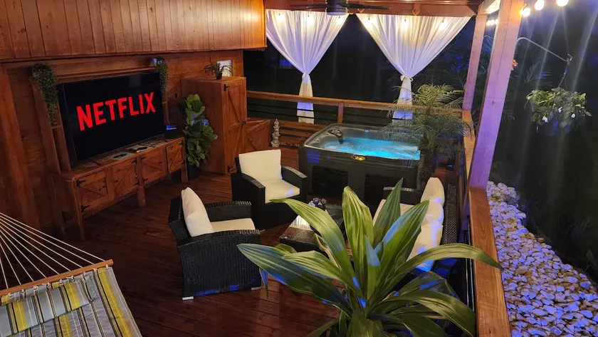 Palm's Luxury Suite with Private Jacuzzi - Image 1
