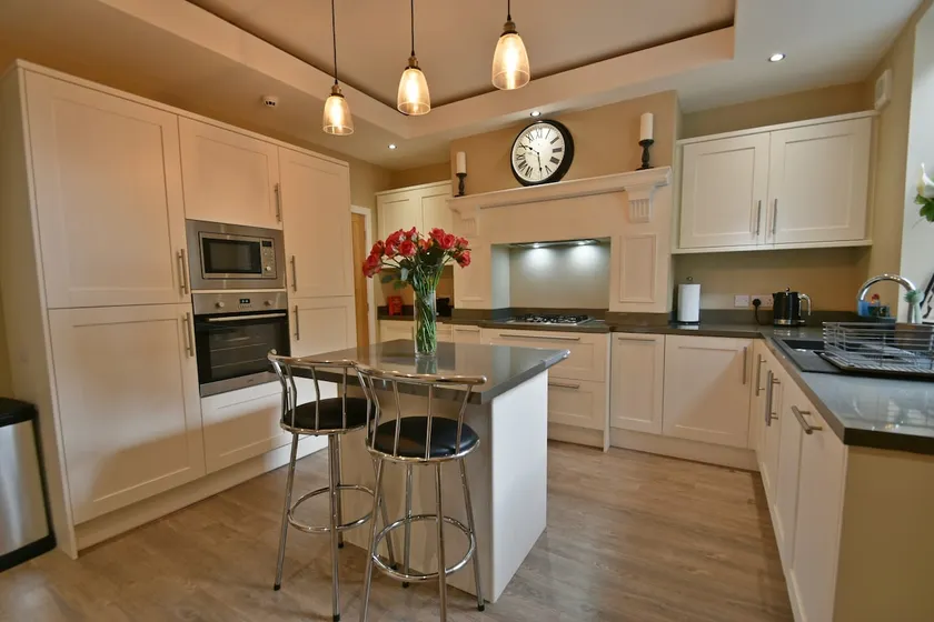 Montrose Heights - 4Bed - 4Bath - Central Burnley - Image 1