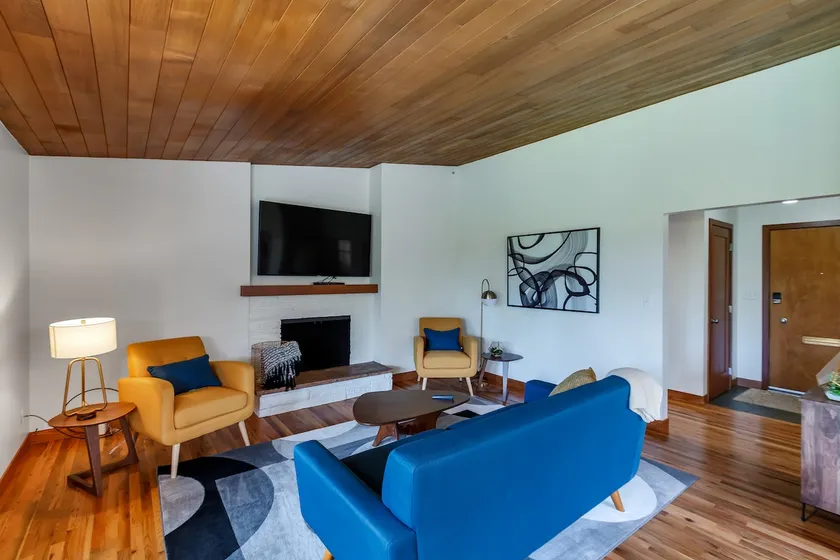 Manito Country Club Condominium - Image 1