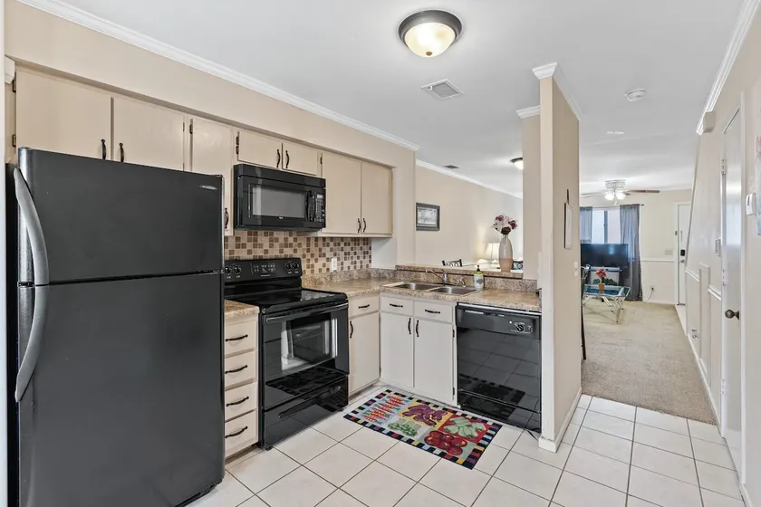 Spacious Townhouse Near USC & Airport - Image 1