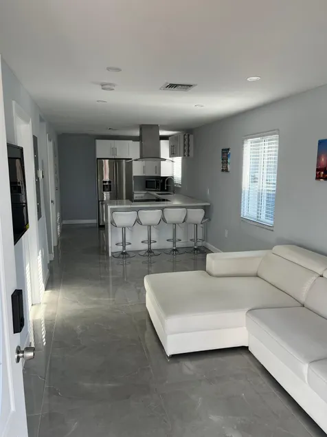 Cozy Miami House just renovated with 2 bedrooms available - Image 1