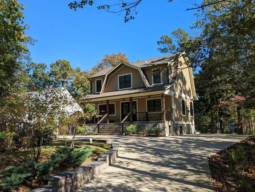Serene Riverfront Home - Image 1
