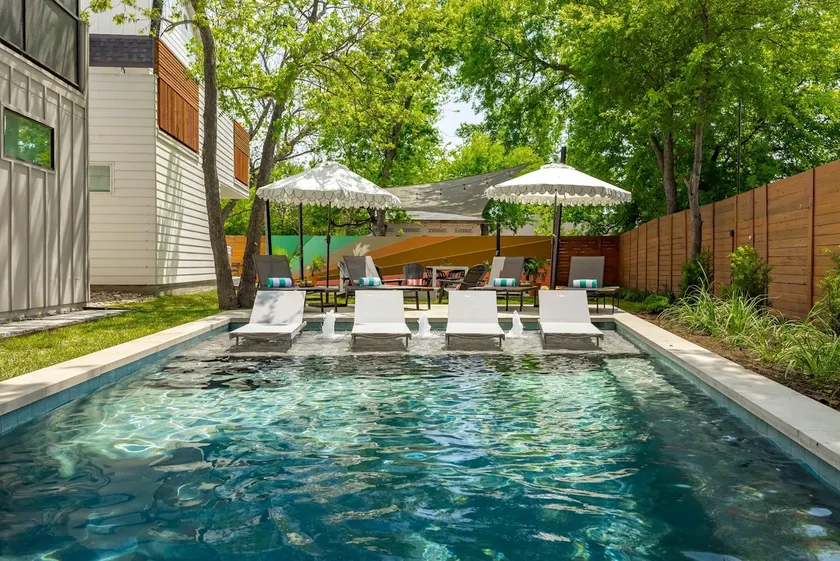Modern + Lavish Palms Manor | East ATX, Min to DT - Image 1