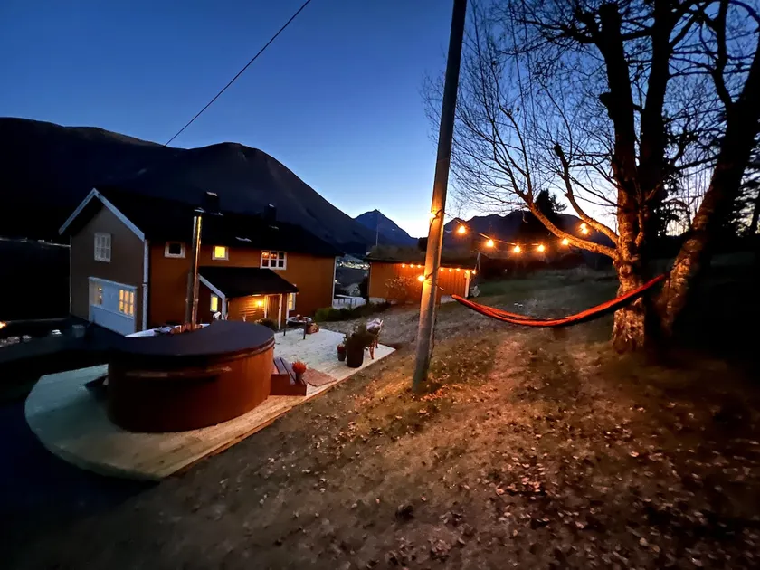 Moonvalley Lodge - Large & Cozy House - Måndalen - Image 1