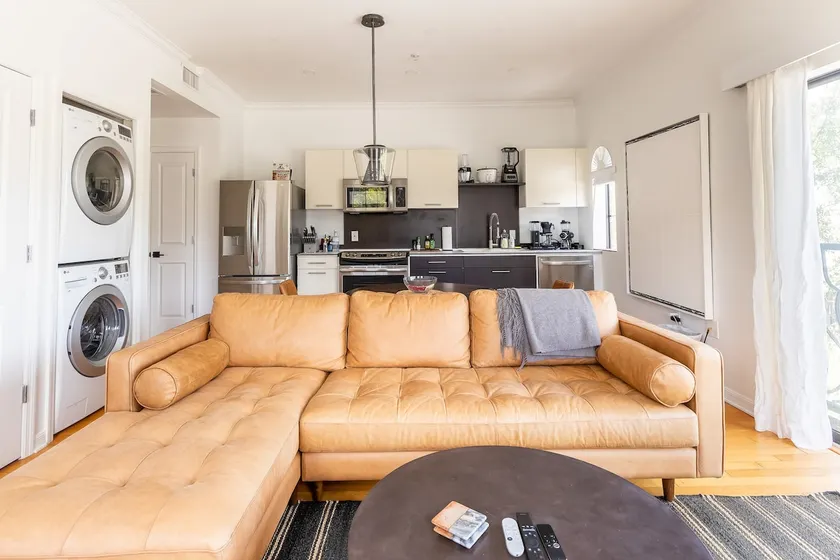1BR/1Bath Downtown - Newly Renovated Premier Apt. - Image 1