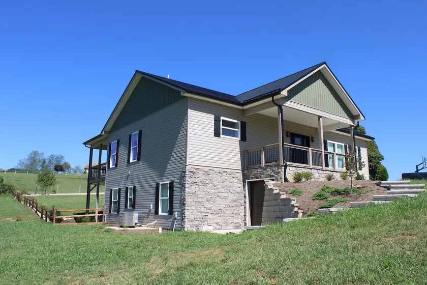 Hidden Gem Perfect for Entertaining Hokie guests - Image 1
