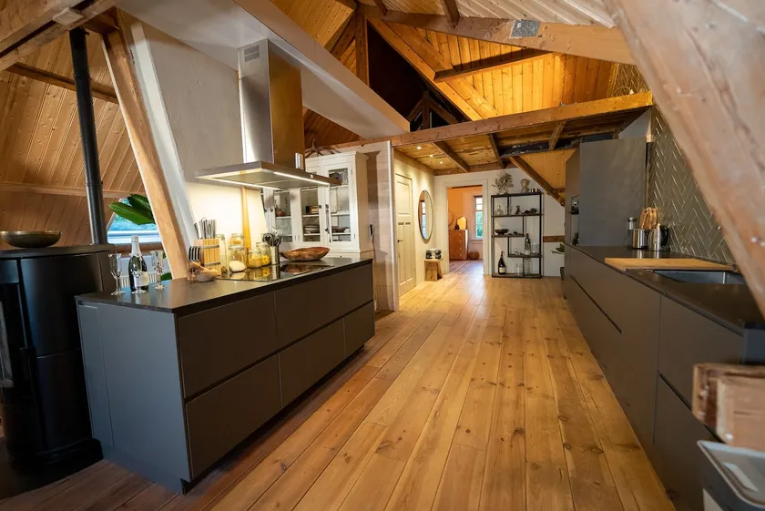 Loft apartment in 100-year-old farmhouse. - Image 1