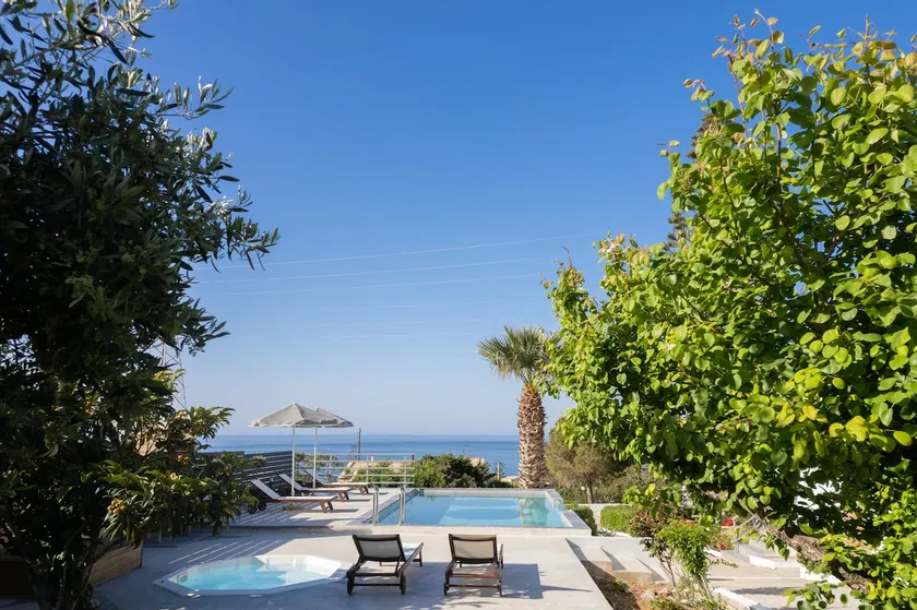 Queen's Gem Luxury Villa - Heated Jacuzzi & Pool - Image 1
