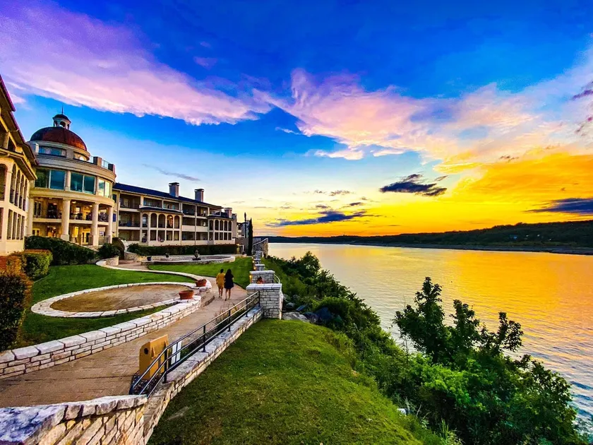 Dazzling Romantic Scenic Getaway on Lake Travis - Image 1