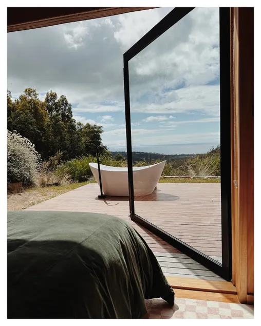 Clearys Corner: bush, bath, sea view - Image 1