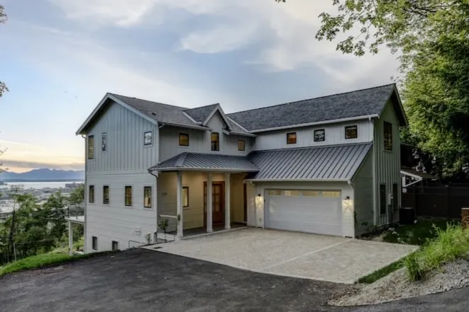 Luxury Seattle Farmhouse | Views & Bonus Suite - Image 1