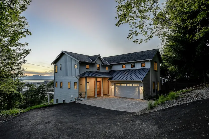 Luxury Seattle Farmhouse | Views & Bonus Suite - Image 1