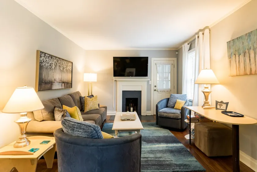 Entire Cottage 2BD, 1 Bath, AC, & Parking - a GEM! - Image 1