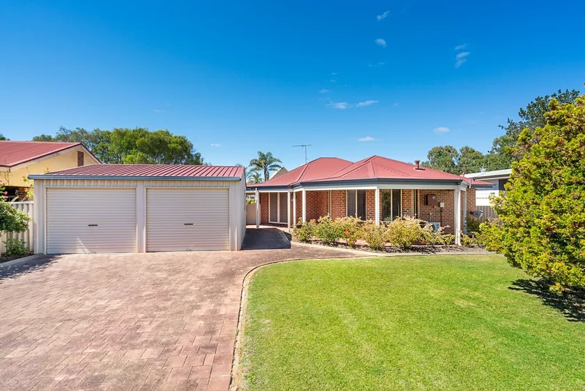 Hidden Gem - Family Getaway in Dunsboroughs Heart - Image 1
