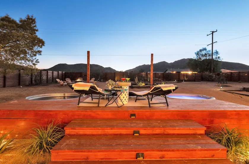 Starletto Dwell: Hot tub/Cowboy tub/ 5min fr town - Image 1