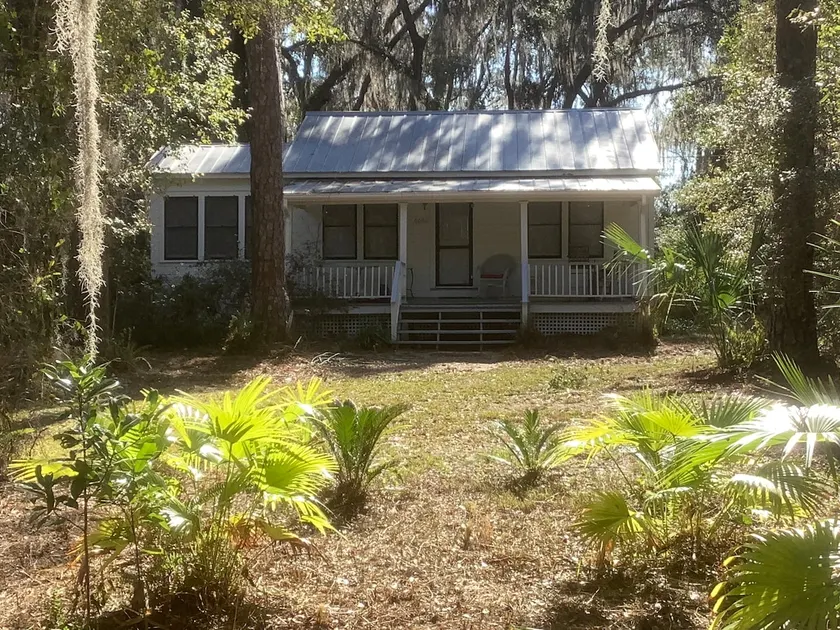 Juniper Cottage in Old Florida - Image 1